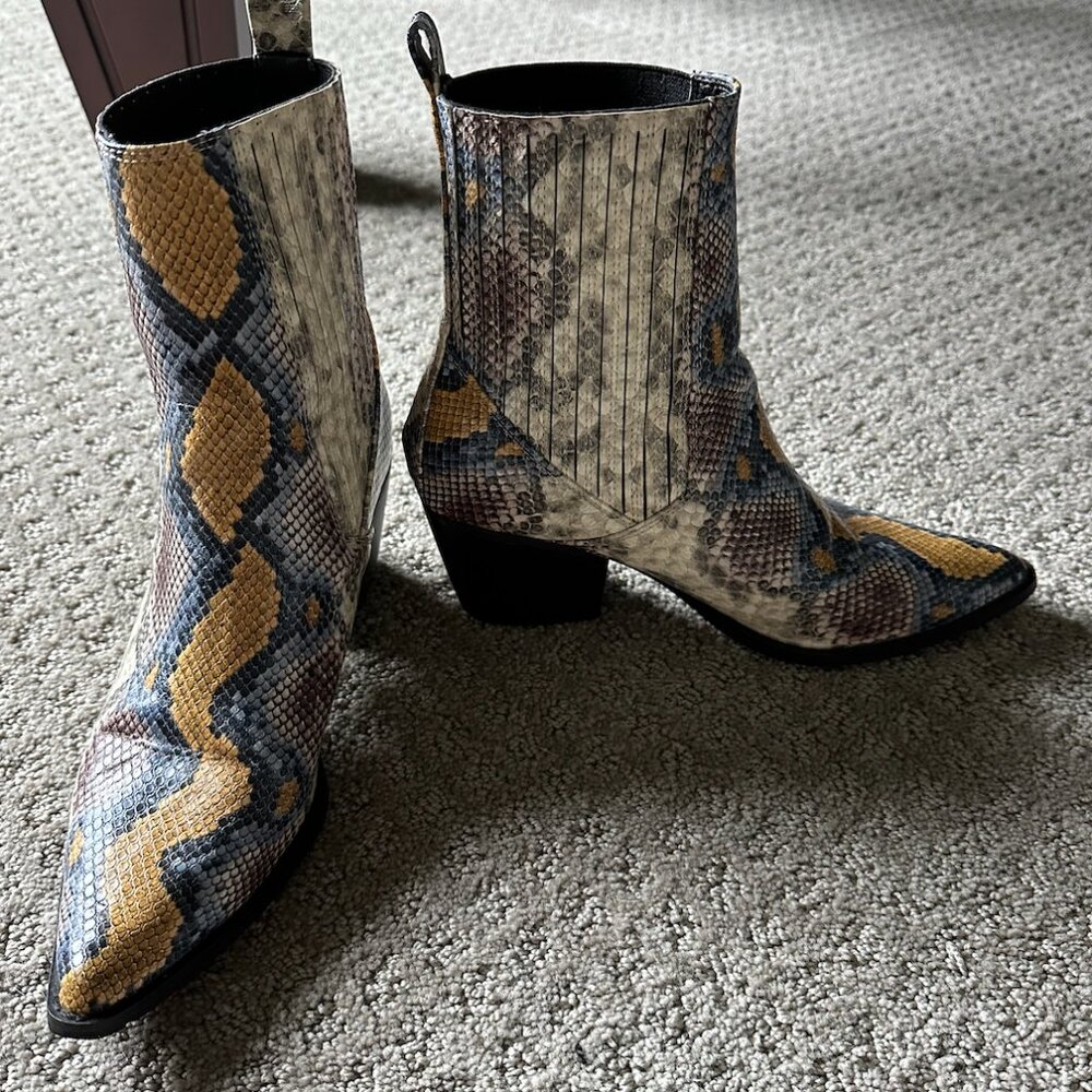 A Rider Girl - Size 9 Snakeskin booties
